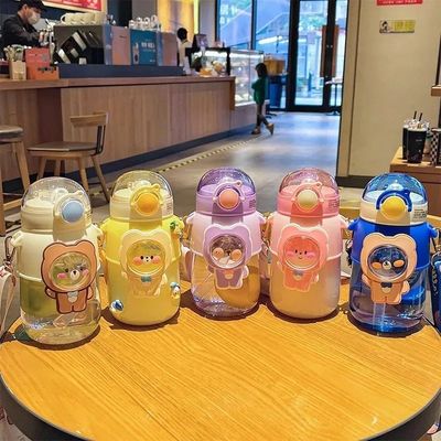 Детская бутылка с водой Мультфильм Милая пластиковая чашка с соломенным портативным дизайном
