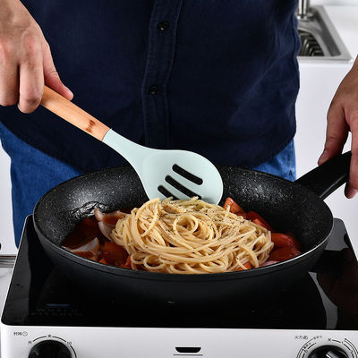 Наружный логотип деревянная рукоятка шпатулы Силиконовая кухонная утварь Шпатулы набор с ведро для хранения