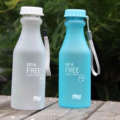 Неразбиваемая бутылка с водой без BPA 550 мл в цветах сладостей для школьников 6,8х20 см
