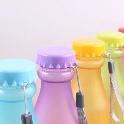 Неразбиваемая бутылка с водой без BPA 550 мл в цветах сладостей для школьников 6,8х20 см